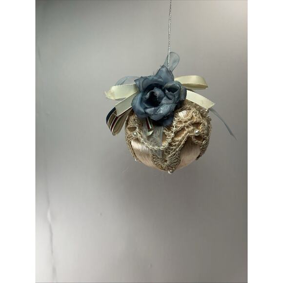 Vintage Crochet Christmas Ornaments Lot of 7 Handmade Ball Decor w/ Flowers - Picture 5 of 16